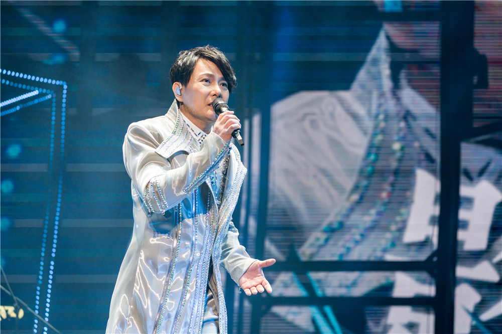 </i>张信哲“未来式”演唱会上海站正式看球比分