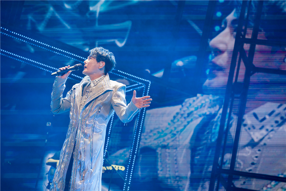 </i>张信哲“未来式”演唱会上海站正式看球比分