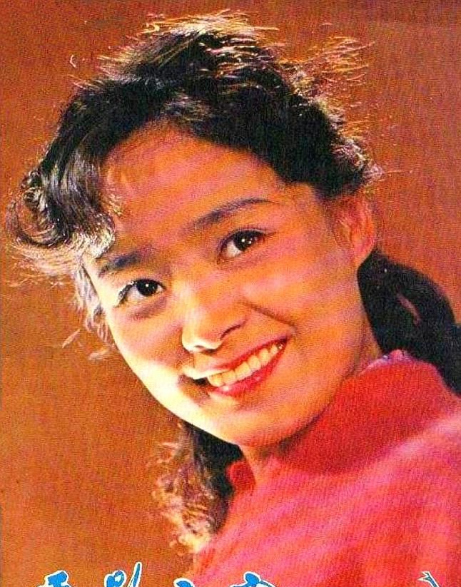 《庐山恋人》八十年代双料影后张瑜怀旧杂志封面欣赏