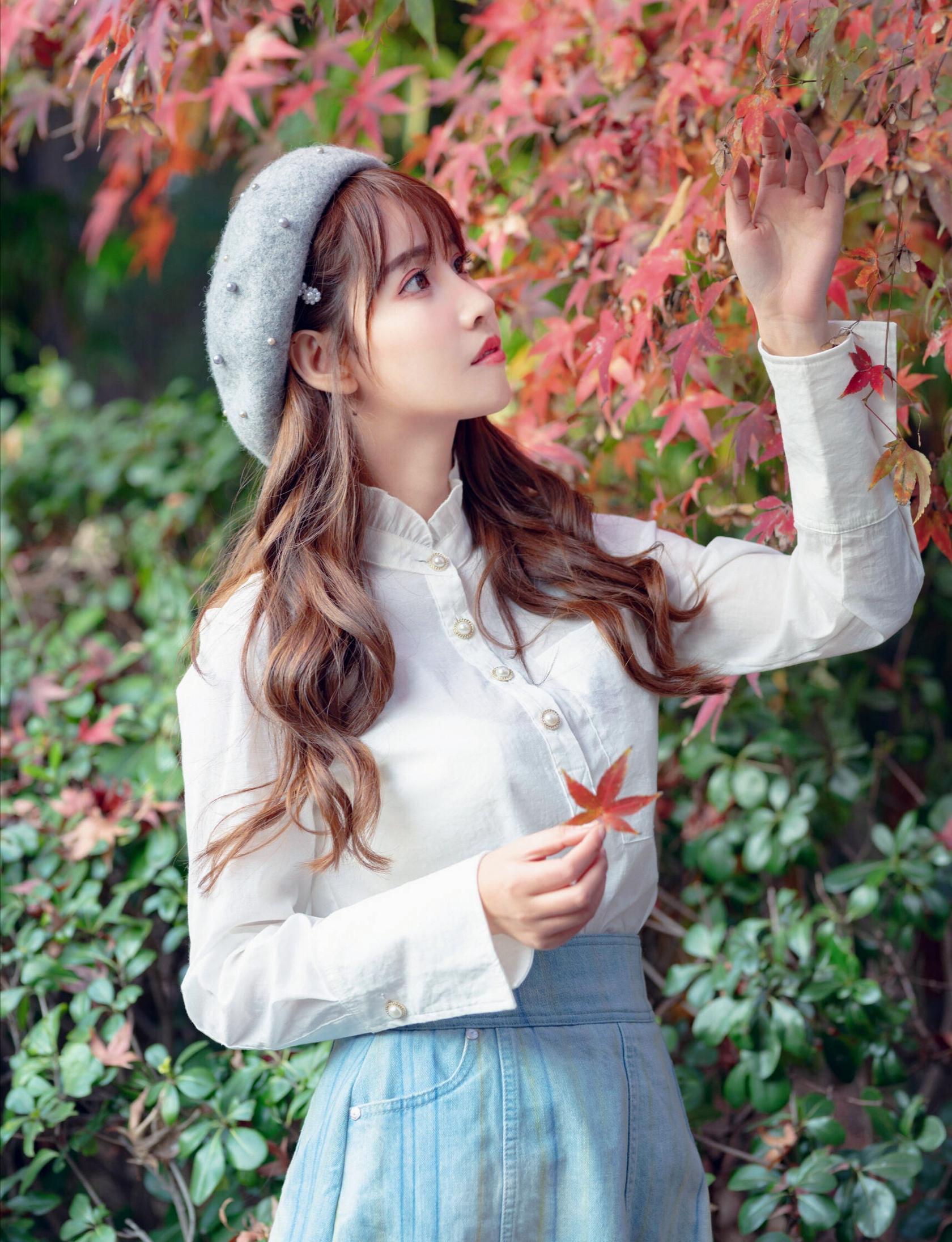 春天气息阳光美景下的唯美青涩女孩|帽子|姑娘|可爱_新浪新闻