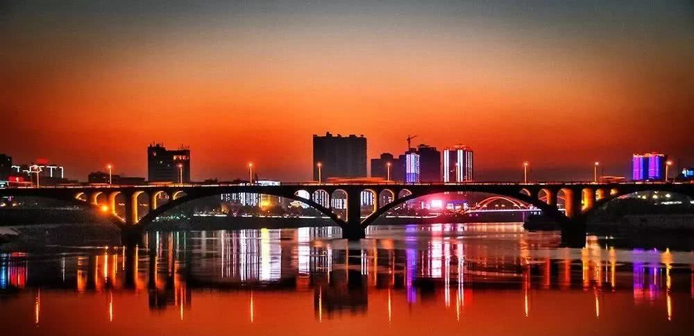 热烈欢迎邵阳学院党委书记彭希林、洞口县领导一行莅临我司参观考察