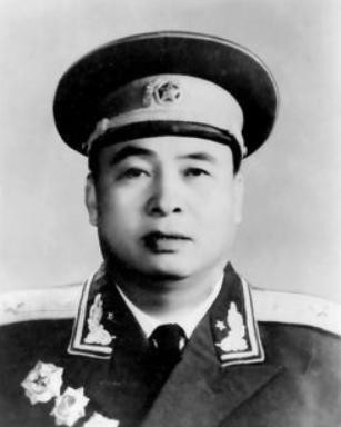 战场上他负伤被俘,被"敌人"当成自己人,后来成为开国少将