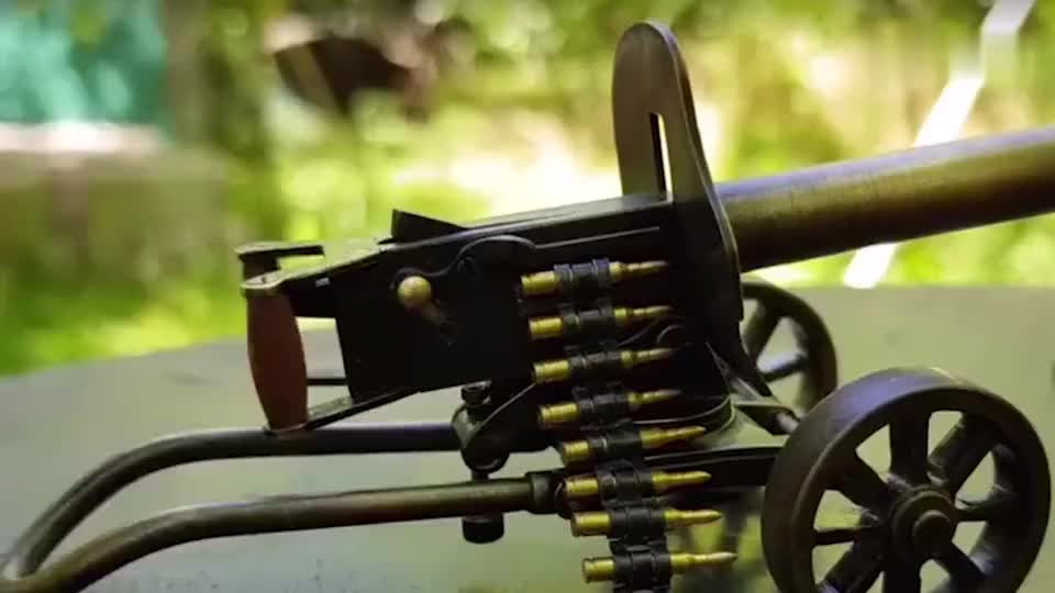 水冷式mg08马克沁重机枪,采用弹链供弹 性能威力不减当年!