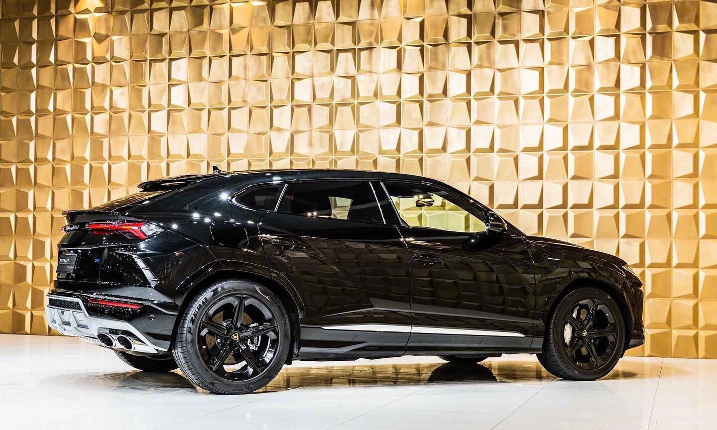 兰博基尼全新urus黑色的外观太帅了