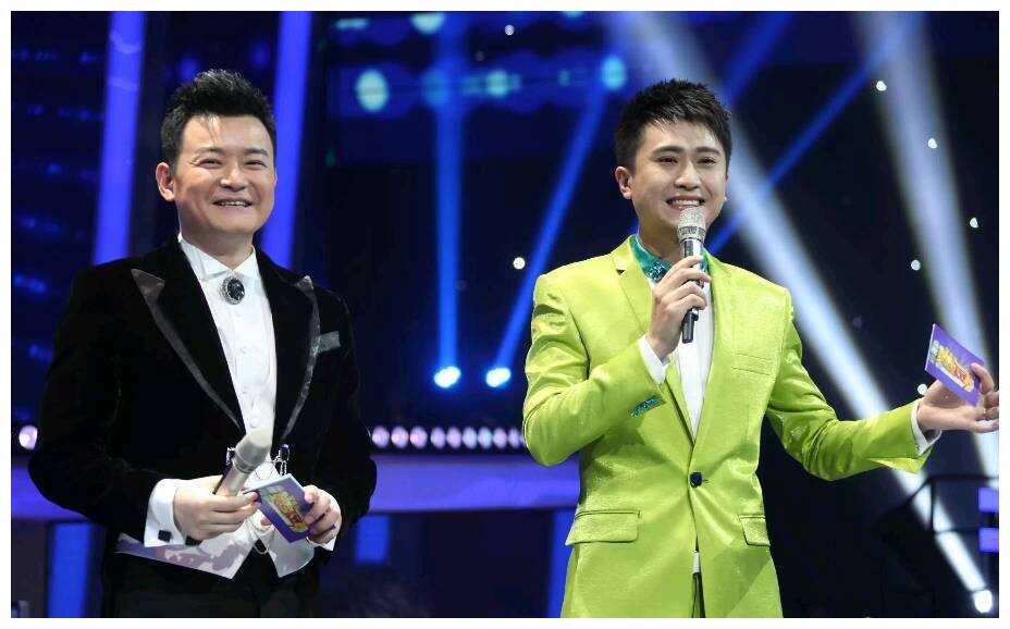 主持人杨帆女儿近照曝光,父女俩一起逛北京天文馆,颜值漂亮可爱