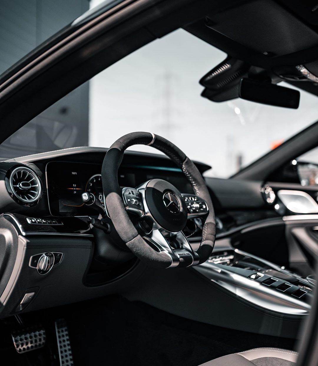 奔驰全新amg gt63s,纯黑色的外观轿跑车