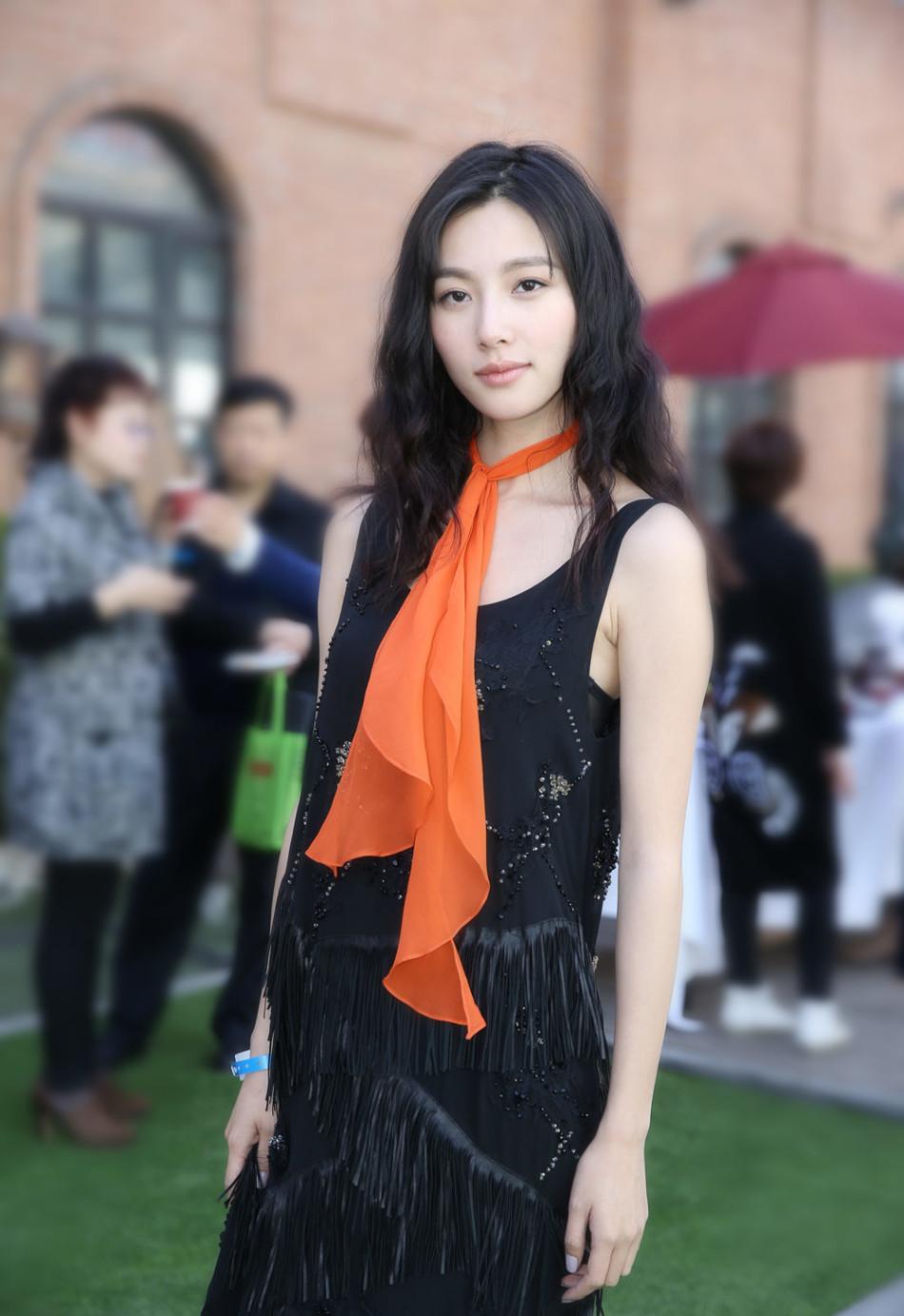 22岁进入演艺圈,与郭德纲,陈小春都有合作,曾多次与王思聪约会|陈雅婷