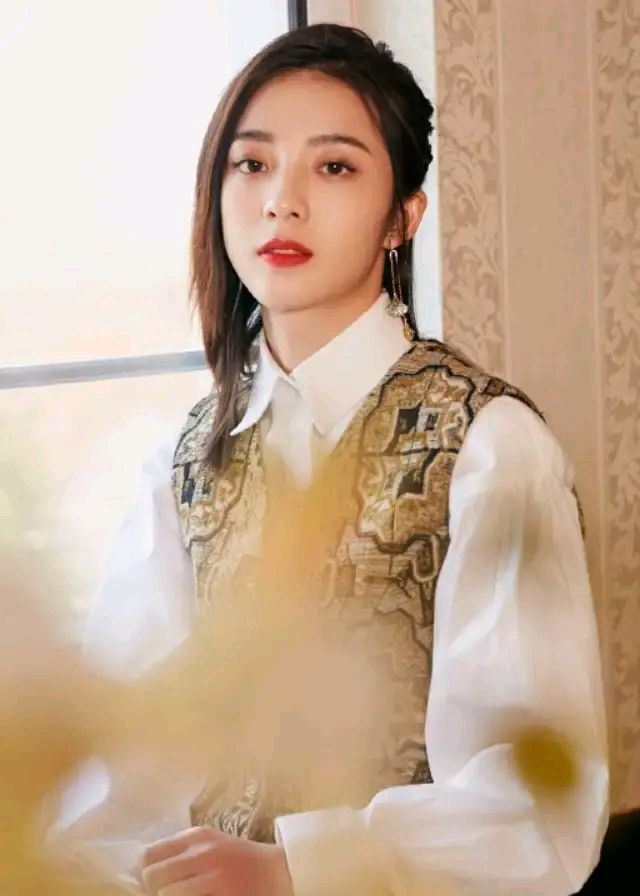 万鹏精美壁纸,甜美可爱,俏皮可人!