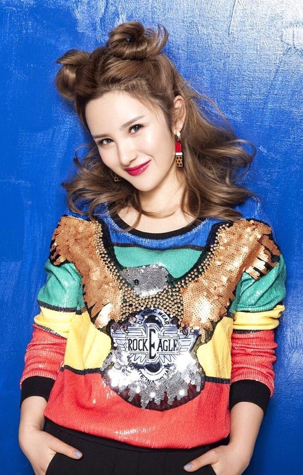 许佳慧出了很多好听的单曲,其中她的代表作有《预谋》《一拍两散》