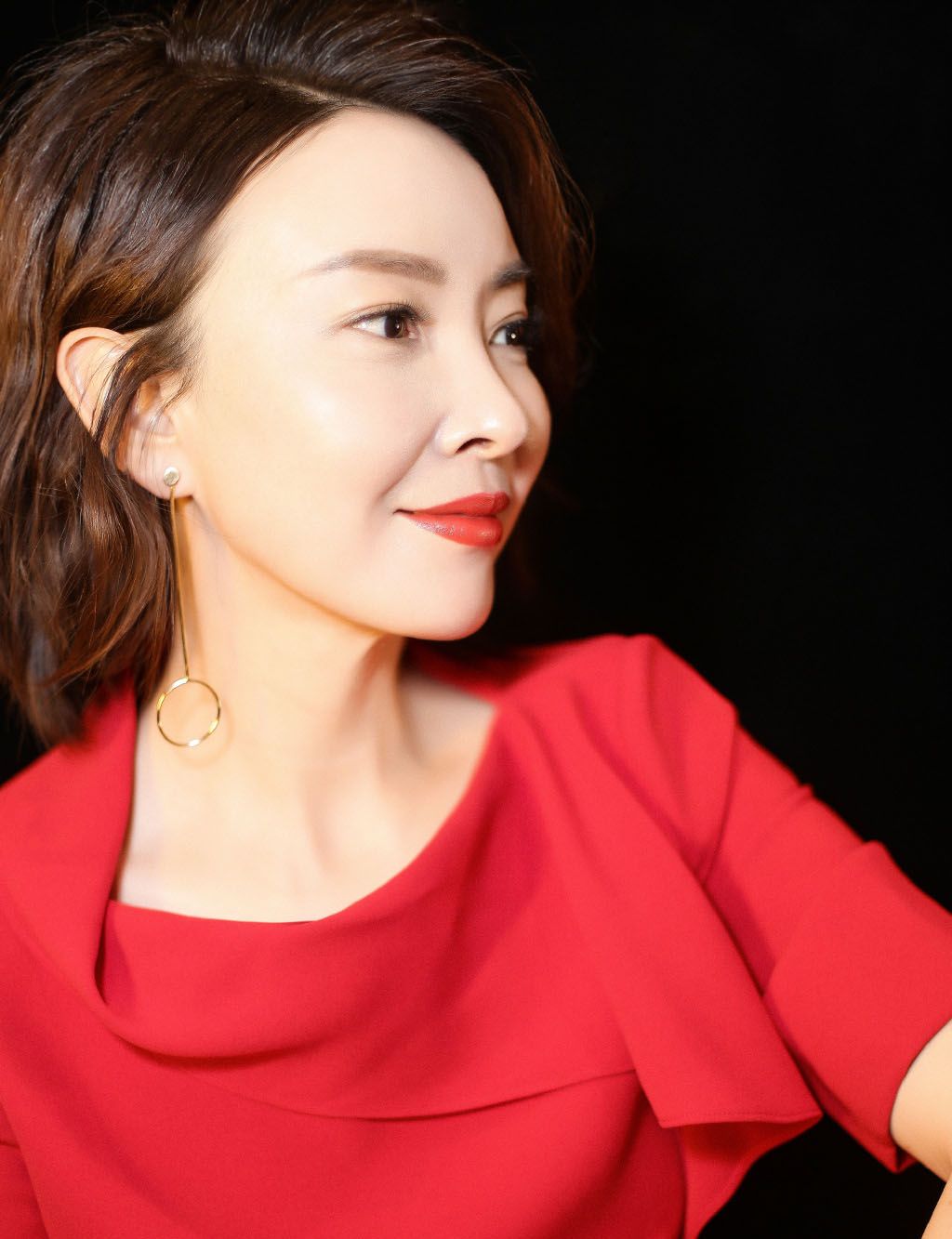 《鹤唳华亭》刘威葳饰演先皇后顾思卿 每一张手机桌