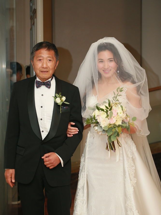 2月22日,香港,郑佩佩爱女原子鏸与外籍老公mehdi在深湾游艇会结婚.