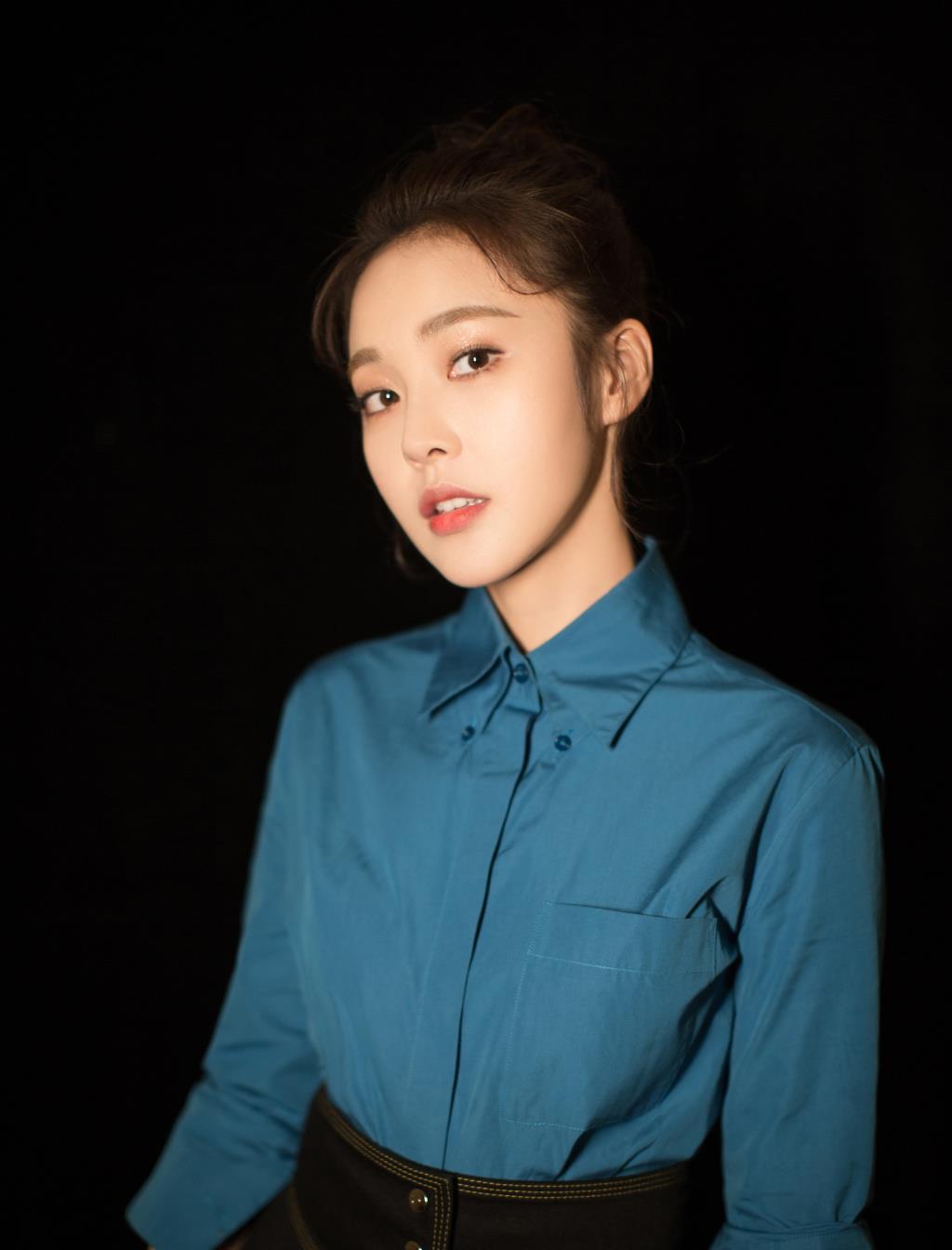 同样是为了美大冬天露腿,张佳宁穿粉色长袜被怒赞:比鞠婧祎会穿