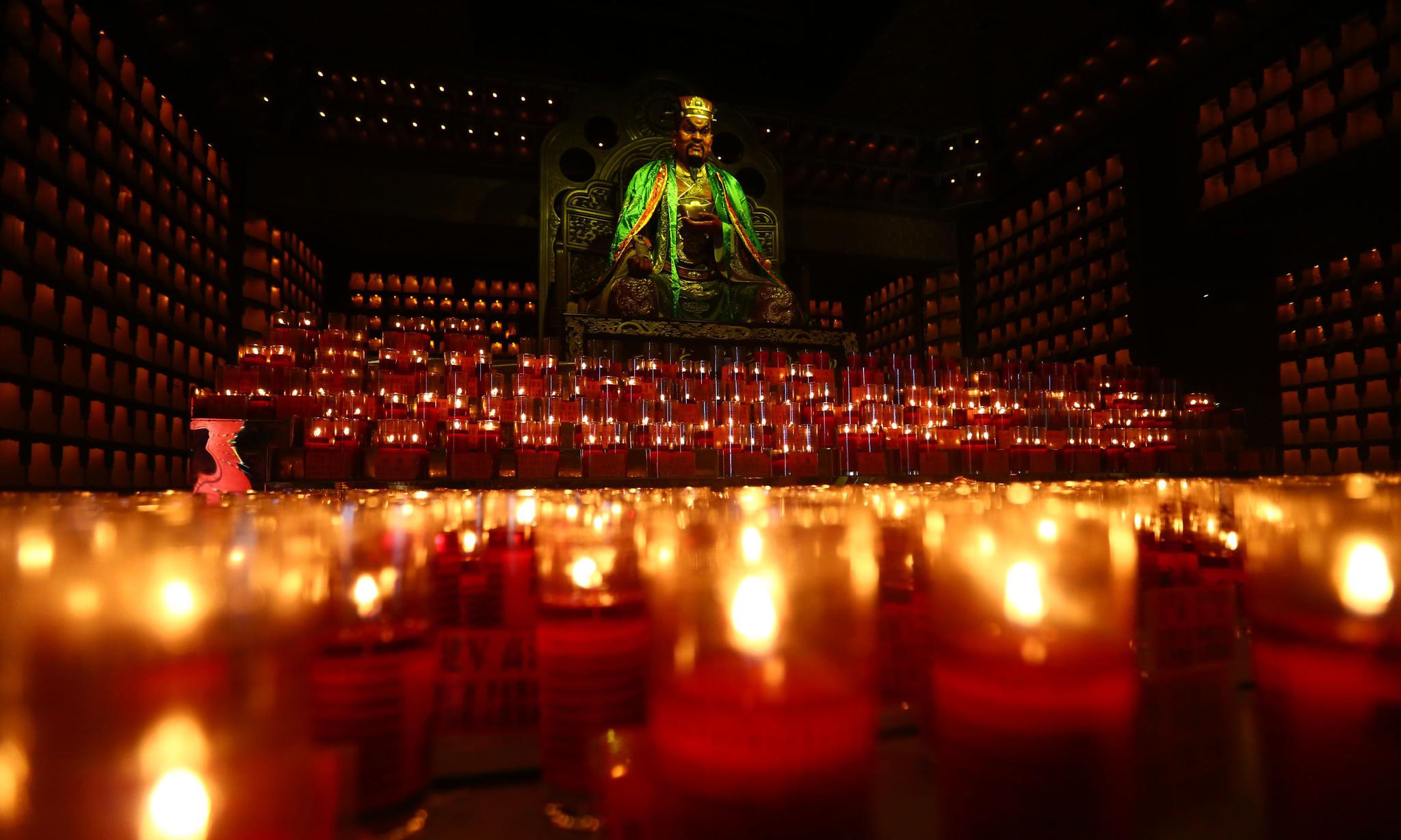 探访海南香火鼎盛人气非常旺的龙五爷财神,看看自己的财运如何