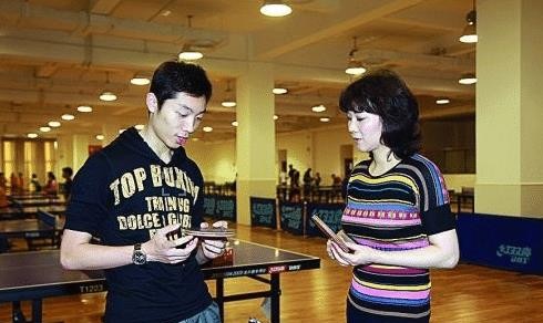 国乒冠军曹燕华现身相亲节目!为混血侄儿站台 二婚丈夫意外曝光