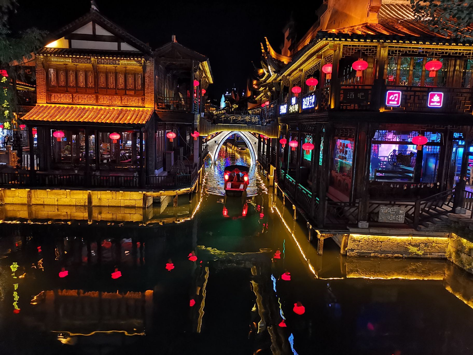 山东省枣庄市台儿庄古城灯光夜景