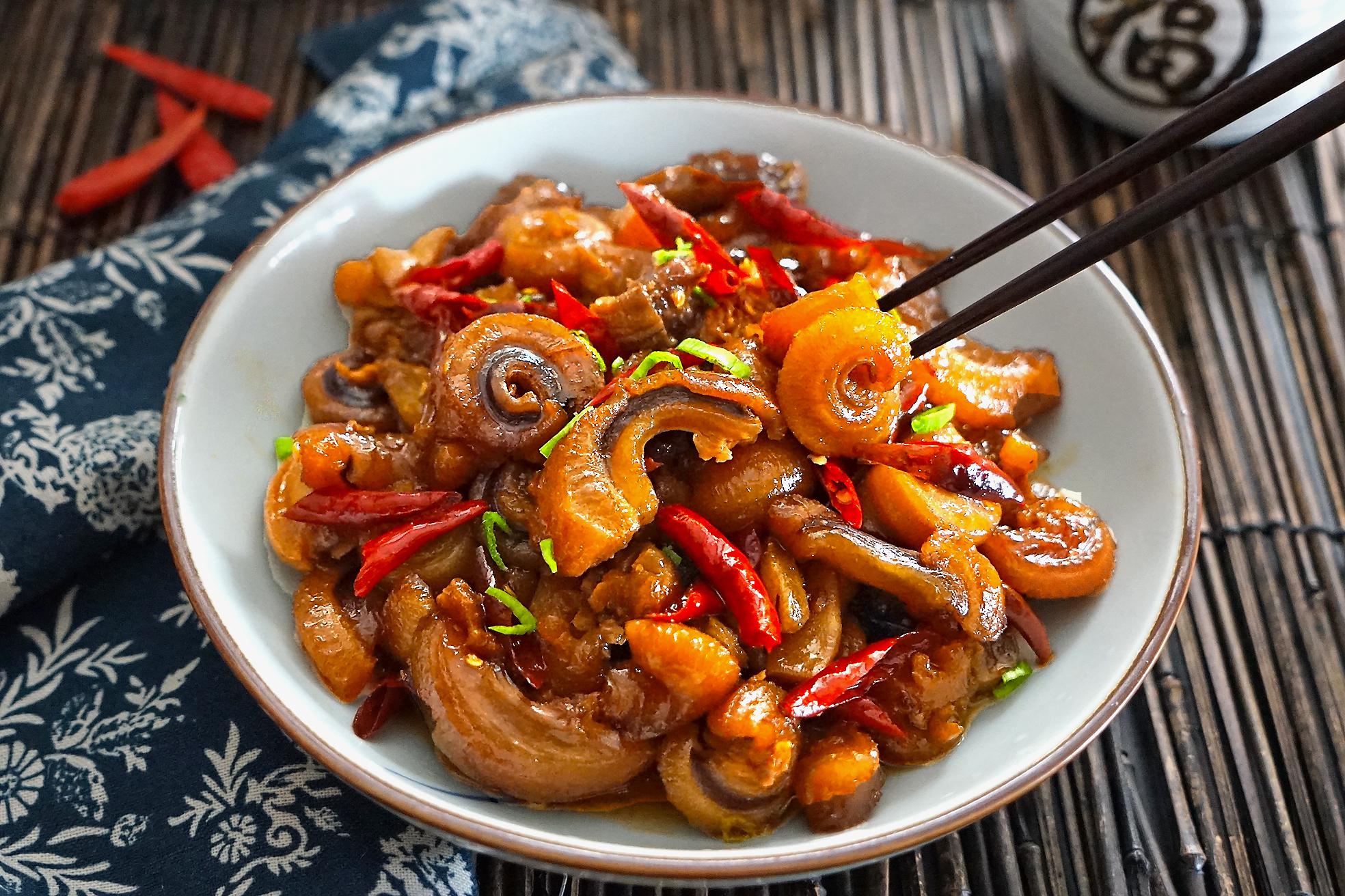 牛这个词部位头发是柔和的亚麻色,在夕阳的映衬下,流淌着浓浓的|牛鞭