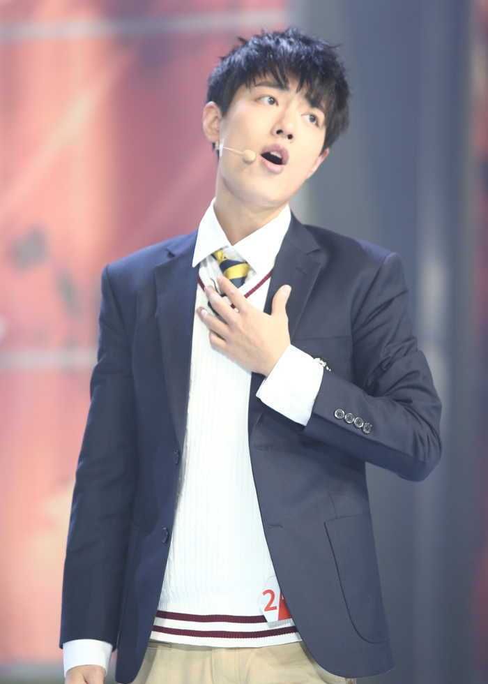 肖战早期稚嫩照片,之前的帅气小哥哥,你还喜欢吗?