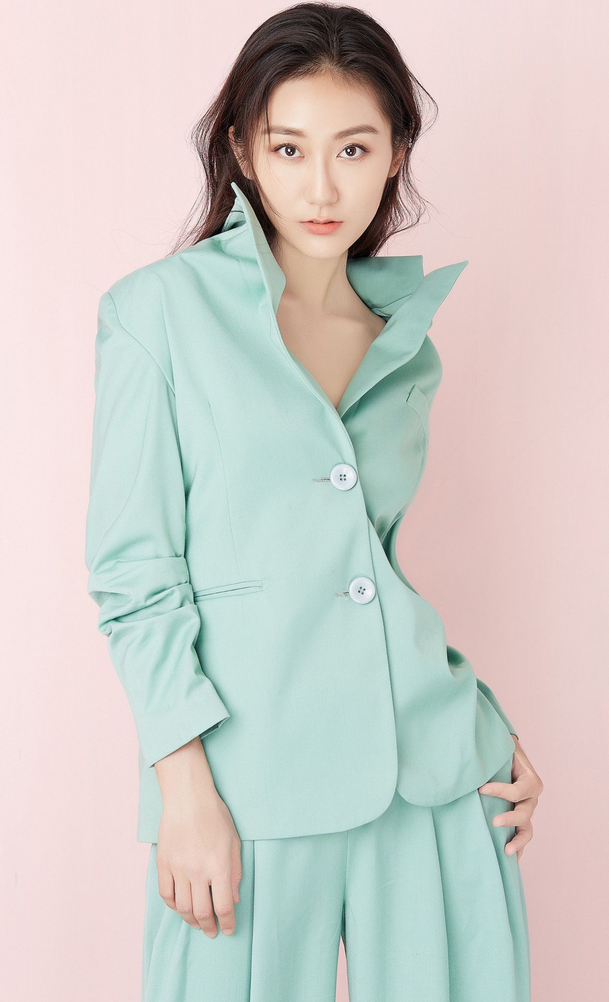 图一:蒋方婷清新风造型美图,气质非凡美极了!_高清图集_新浪网