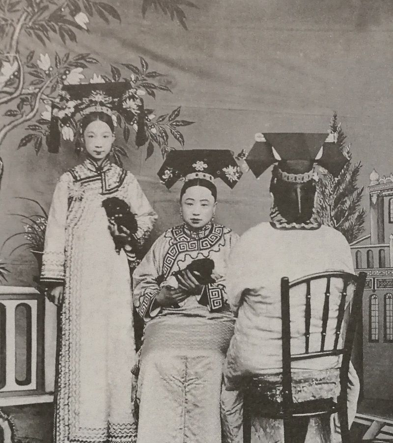 珍贵老照片:清末民国女性的头饰及服装风格|民国|头饰|达拉_新浪新闻