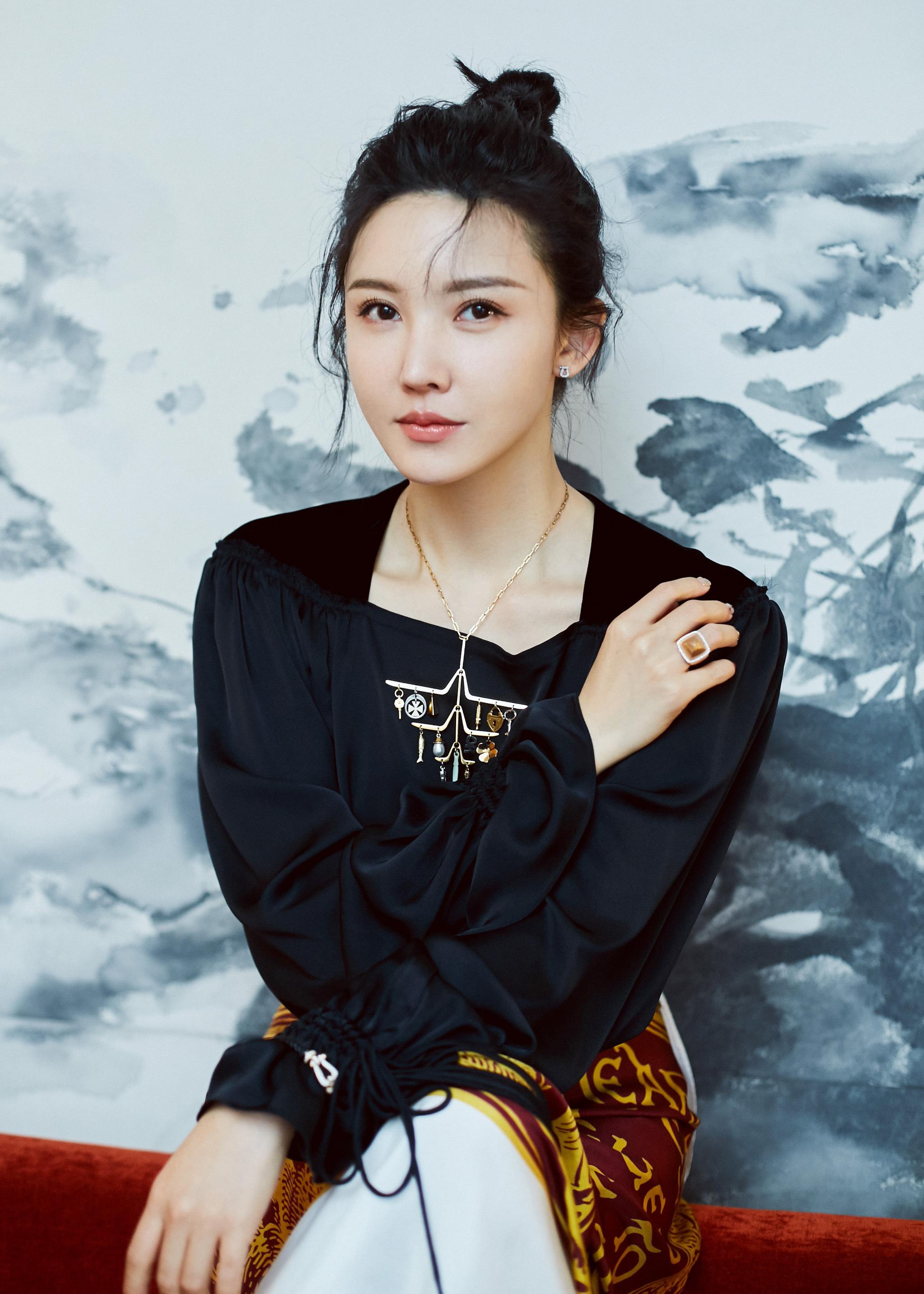 作为一名"时代女性",杨子姗一直专注自己的演员身份,以对表演事业的