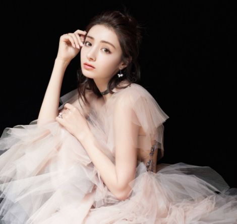 麦迪娜珍藏写真继热巴娜扎佟丽娅后娱乐圈又出现一位新疆美女