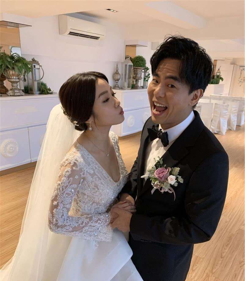 柯有伦与妻子补办婚礼,邀请父亲生前圈内好友,可谓众星云集!