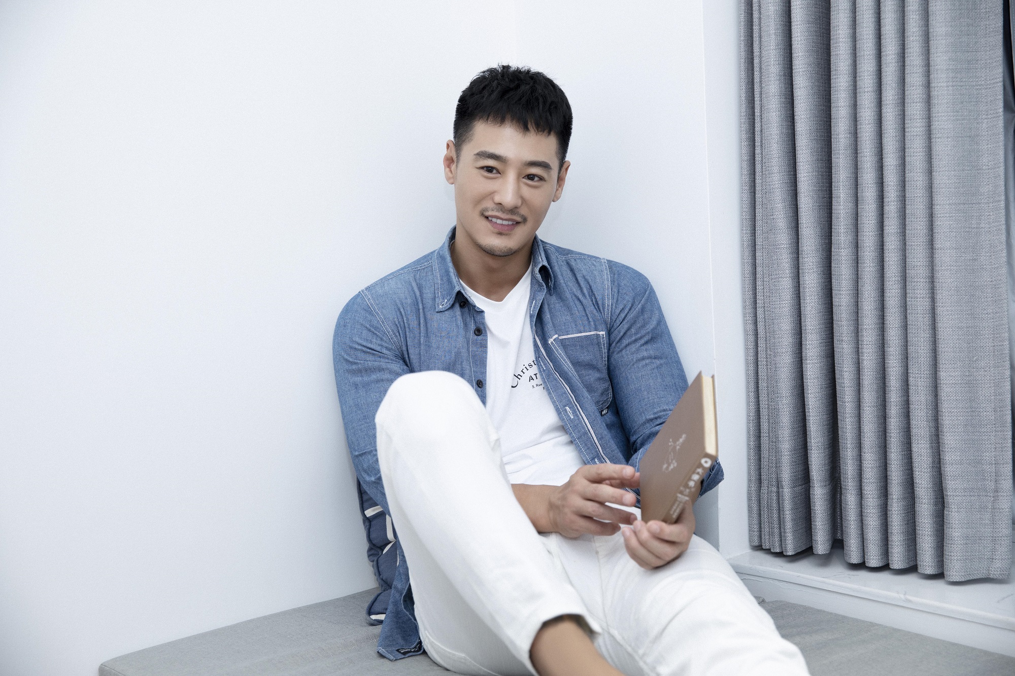 亓航牛仔写真曝光 温暖笑容超治愈似凉秋暖阳