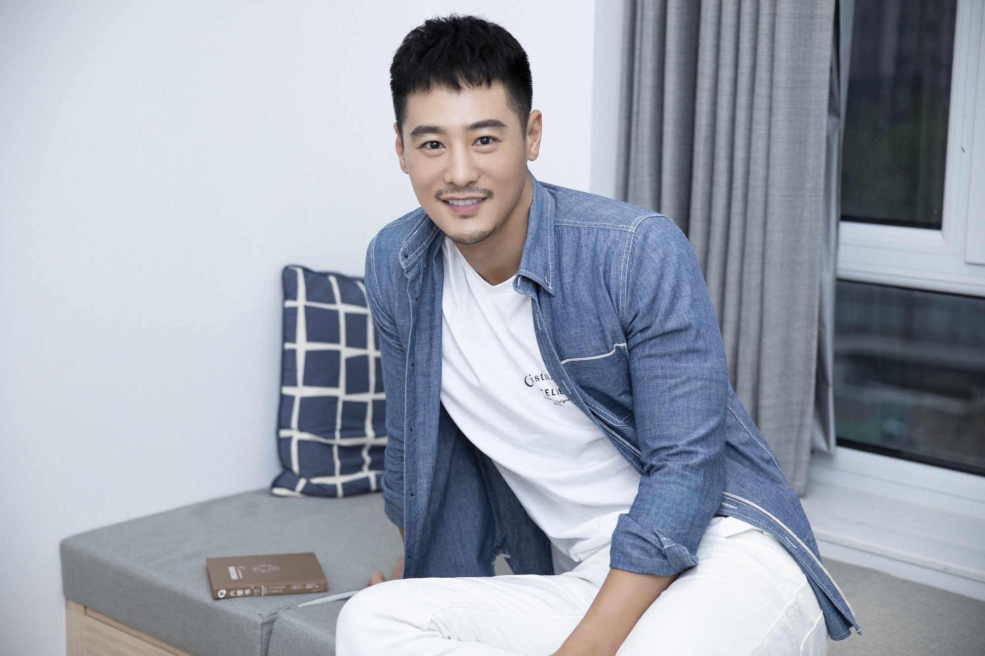 亓航牛仔写真曝光 温暖笑容超治愈似凉秋暖阳