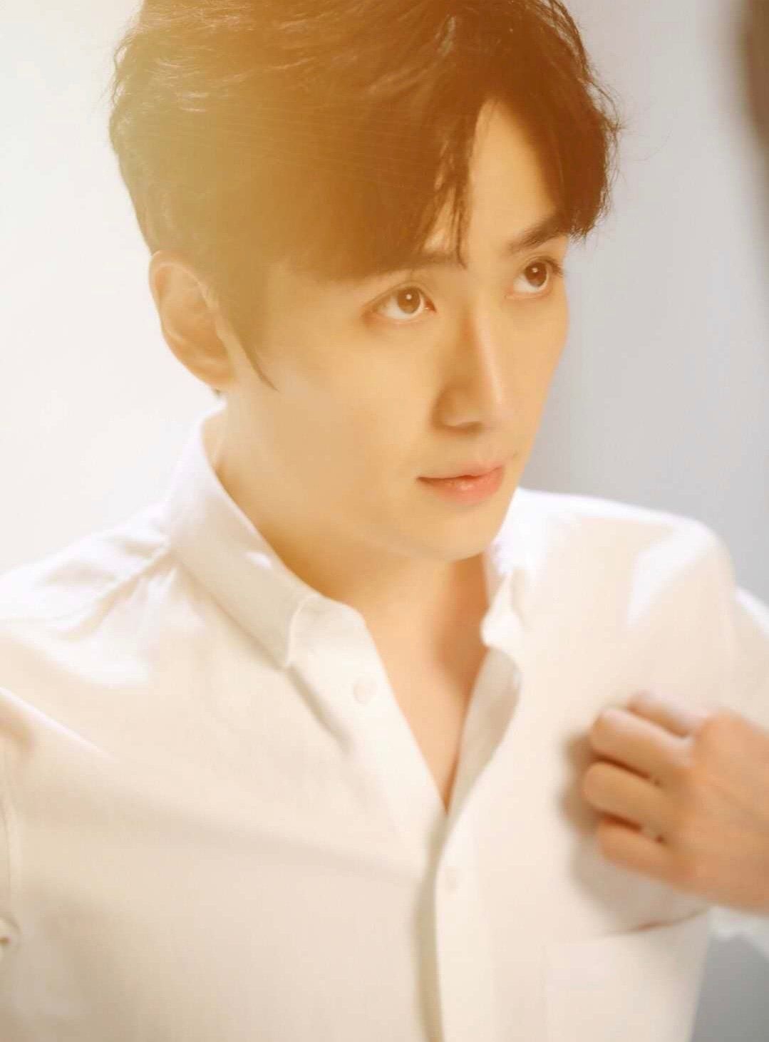 你pick哪款白衬衫朱一龙呢?