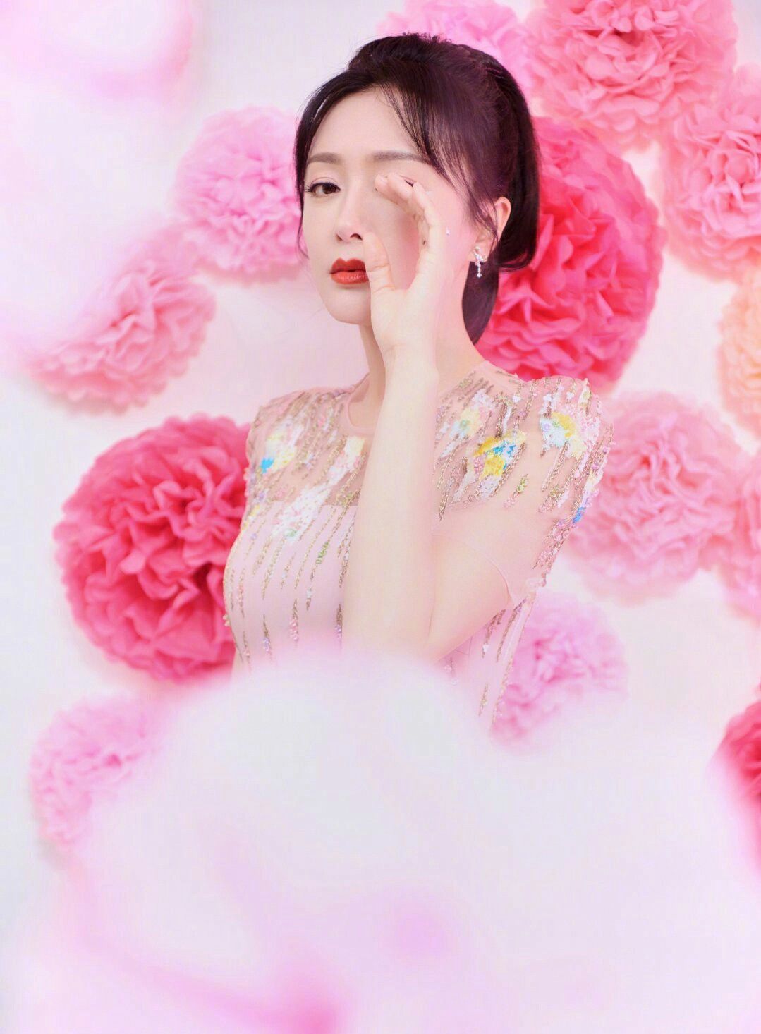 明星秦岚粉色过膝长裙鉴赏_高清图集_新浪网