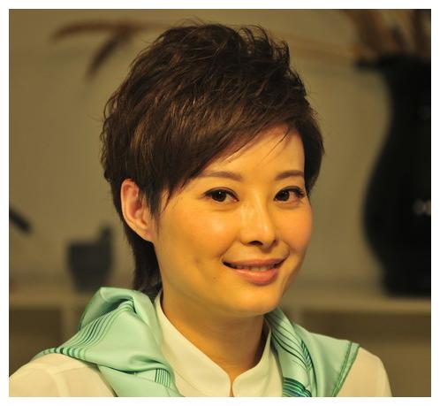 这些公众人物是在做慈善还是在作秀?只要是为慈善做实事就是好事