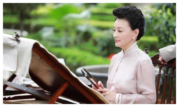 《外交风云》中做过主持人的演员,她们都主持过什么栏目