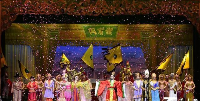 中国经典舞剧《丝路花雨》在克拉玛依精彩上演|丝路花雨|舞剧|经典_新浪新闻