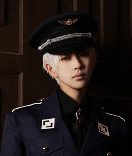 cos界大神级熊祁比男孩子还帅气的女coser网友转行做演员吧