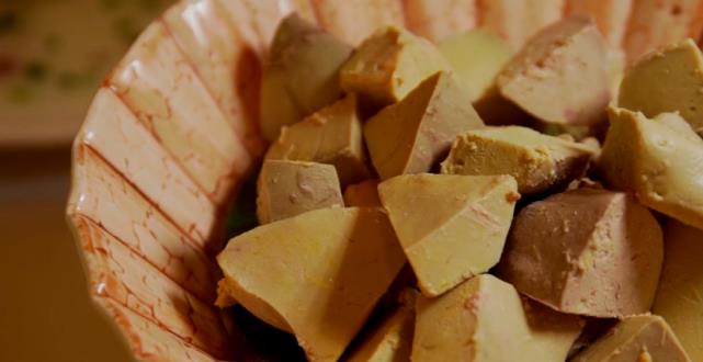 广州一家声名远扬的粤菜馆这道白卤水鹅肝备受好评真那么好吃