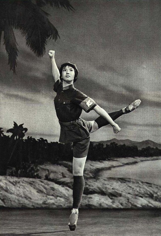 上世纪六十年代革命现代芭蕾舞剧红色娘子军经典剧情照下