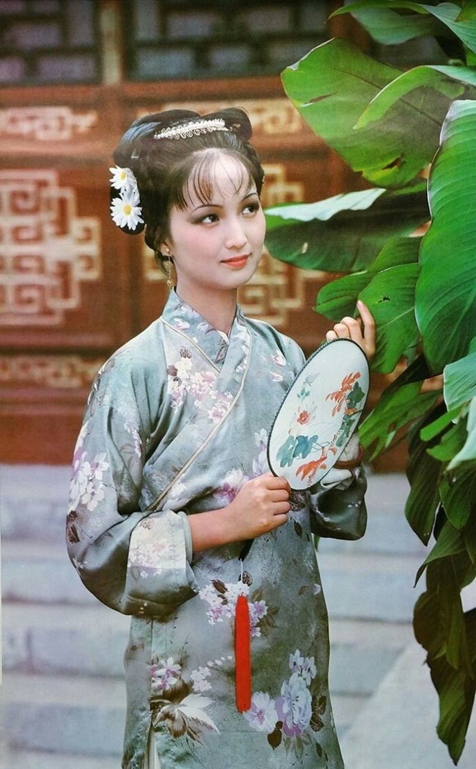 她是87版红楼梦最美的通房丫头有姨娘的身却没姨娘的命