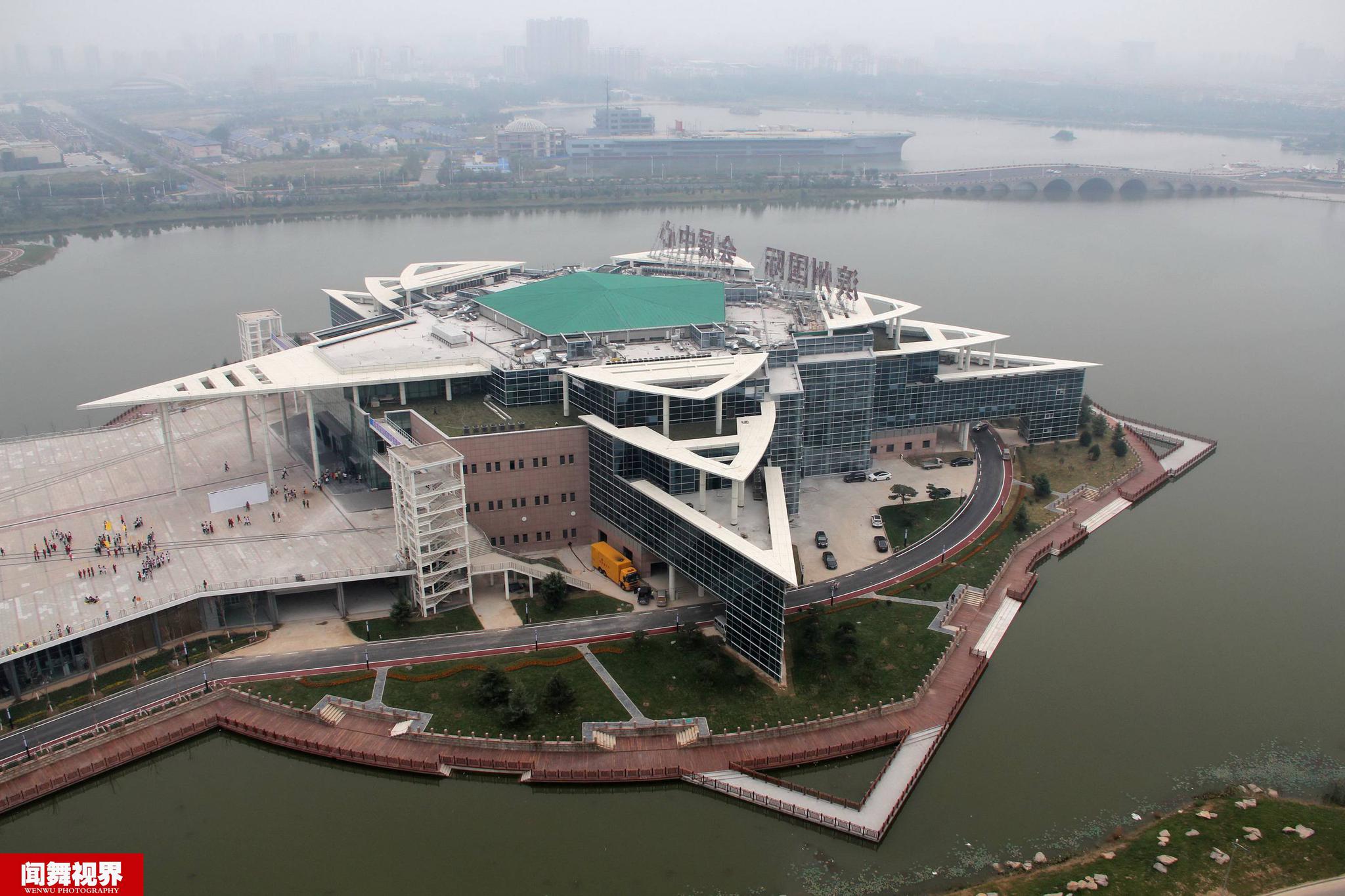 规划图显示,滨州国际会展中心在建设之初就刻意模仿了五角大楼外观