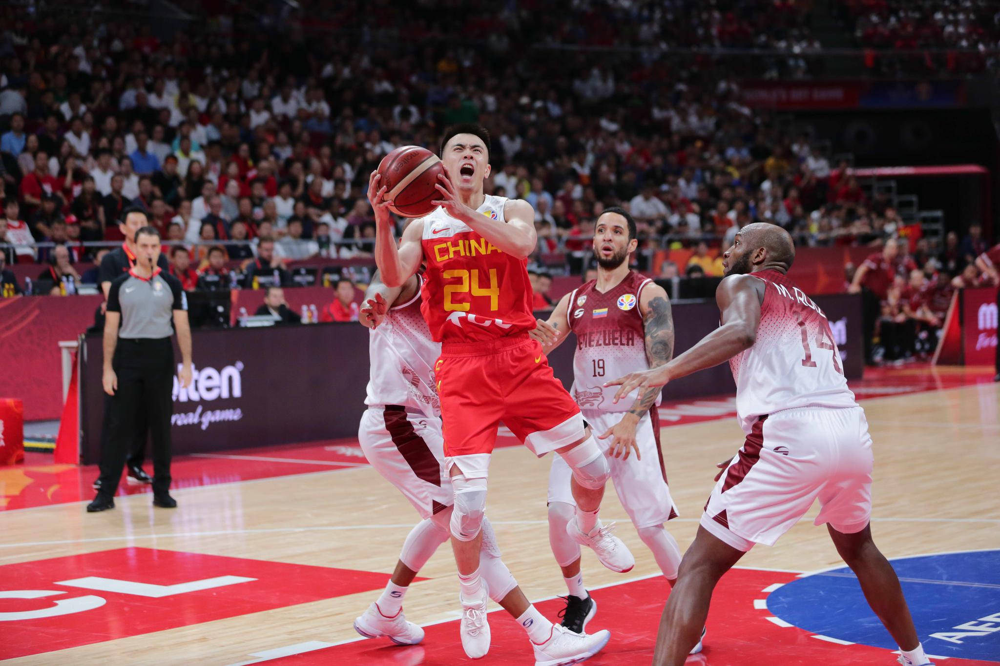 男篮负委内瑞拉3战2负无缘16强 球迷"下课"声响彻五棵松