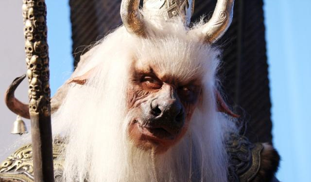 孙悟空大战三百回合没有打赢的妖魔,在《西游记》里自称平天大圣