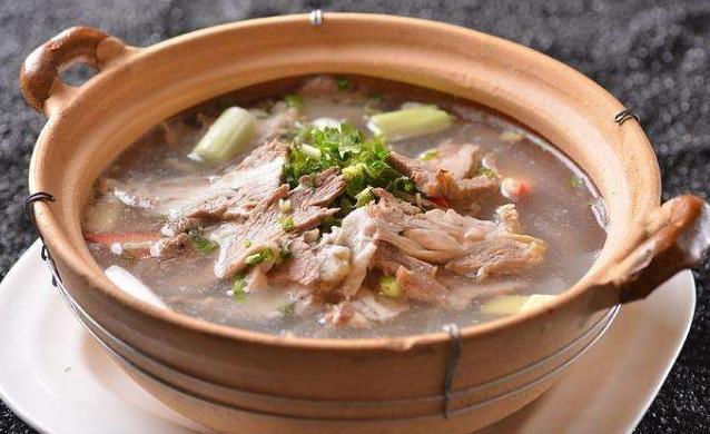 沙锅滋补羊排 加上白萝卜 那叫一个香