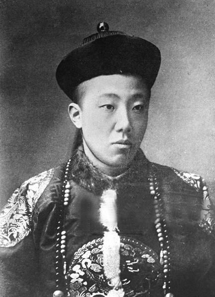 清末旧照,法国人拍摄的唯一光绪照片,图4靓丽贵妇街头买首饰|光绪帝|爱新觉罗_新浪新闻