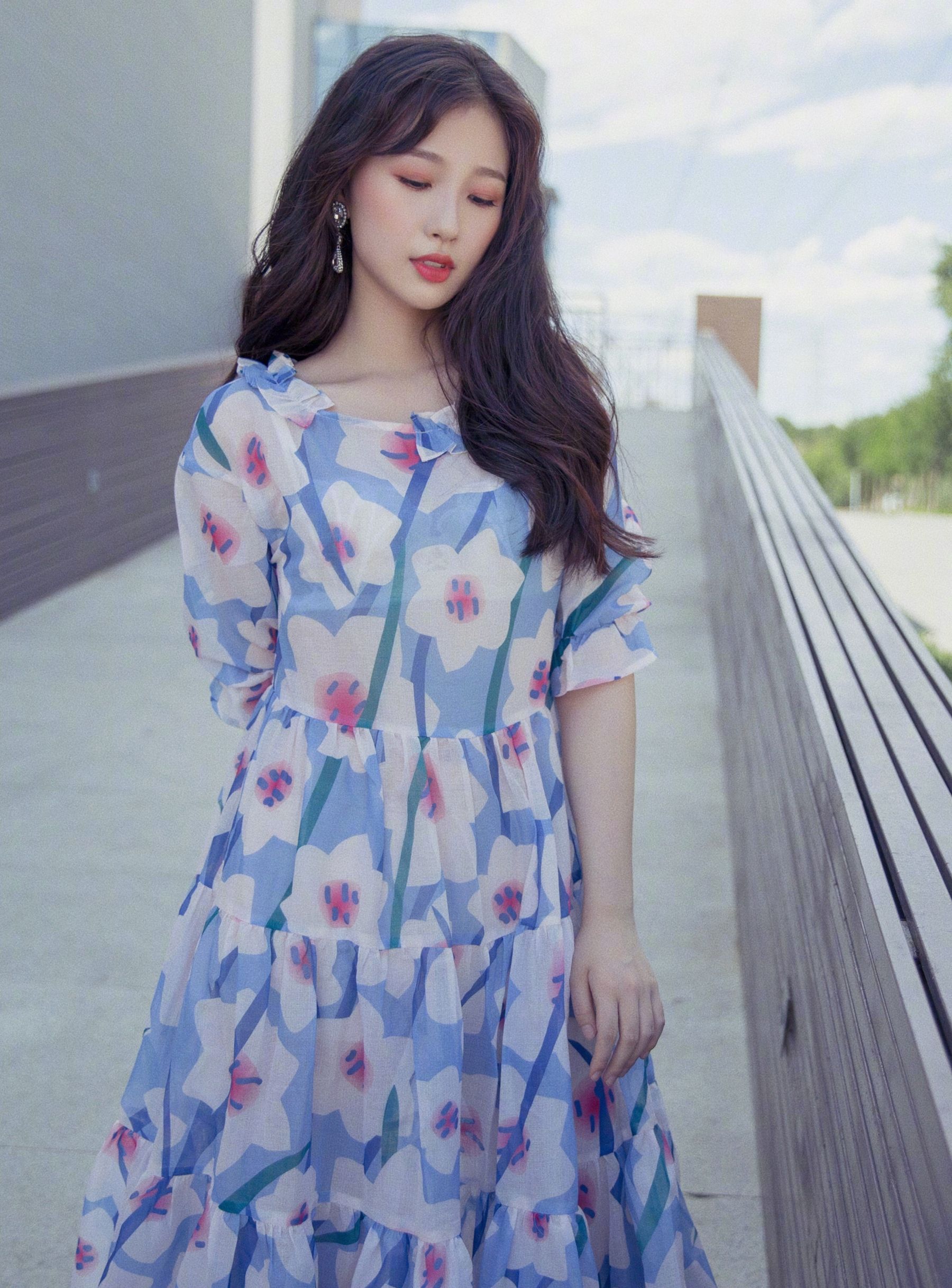 虞书欣美少女形象升级,居然感觉到了成熟艳丽