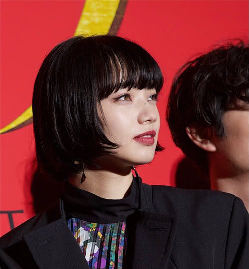 厌世脸 小松菜奈短发造型好酷啊 让人过目不忘 你喜欢她吗 厌世脸 小松菜奈短发造型好酷啊 让人过目不忘 你喜欢她吗