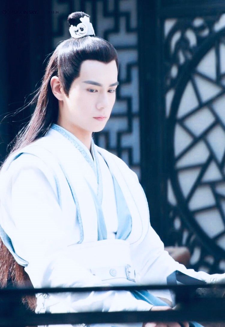 胡一天:绝代双骄花无缺,白衣飘飘,集帅气仙气一身,翩翩贵公子