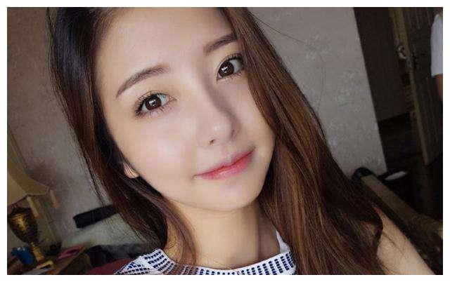 跟王思聪时间最长的女人,"河蚌腿"让人羡慕,如此美女谁不喜欢|李慧玥