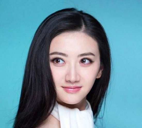 柳叶弯弯眉,身上有雅致的气质,撩拨你的心弦