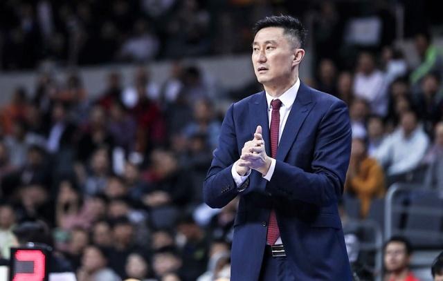 广东帮师徒相聚,周湛东,邵英伦与杜锋相谈甚欢,一人略显尴尬!