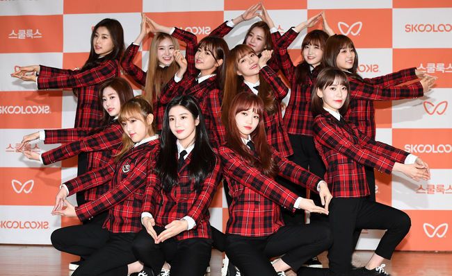 izone女团校园私服,个个红色校服装扮,被这少女文艺风给萌到了|女团