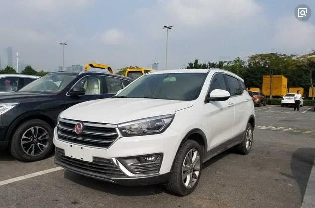 小编还以为这是什么进口豪车,原来才知道是国产的汉腾,不得不说的是